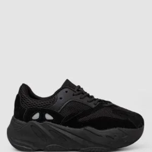 Кросівки жіночі